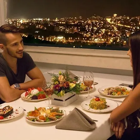 Hotel Raya Garden - Park & Winery