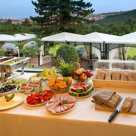 Raya Garden - Park & Winery Hotel