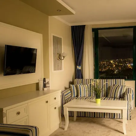 Raya Garden - Park & Winery Hotel