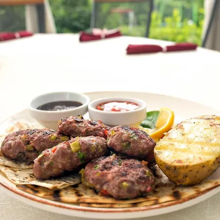 Raya Garden - Park & Winery 3*