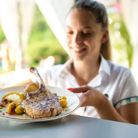 Raya Garden - Park & Winery 3*