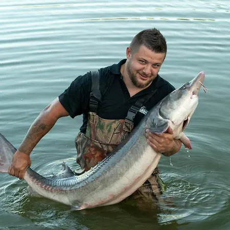 Hotel Raya Garden - Park & Winery