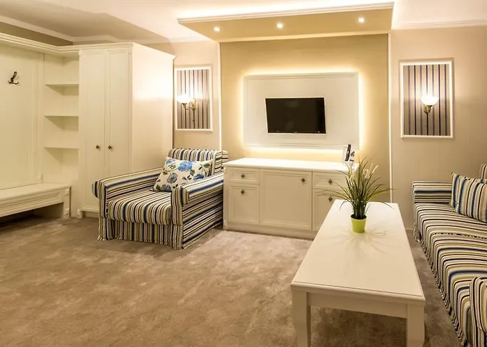 Raya Garden - Park & Winery Hotel 3*