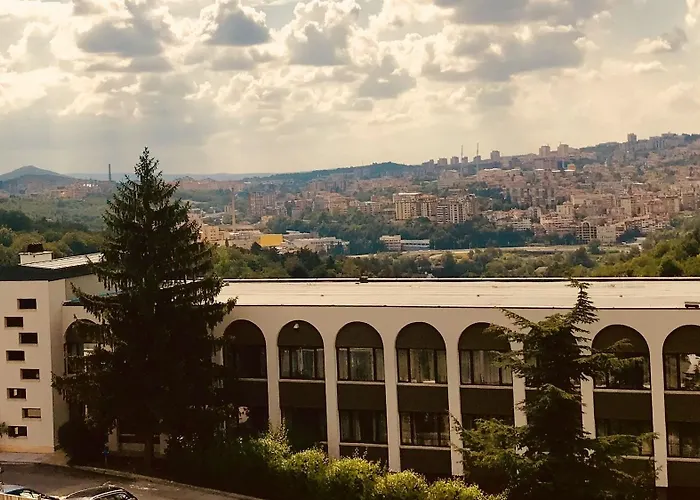 Raya Garden - Park & Winery Hotel