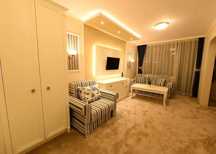 Hotell Raya Garden - Park & Winery