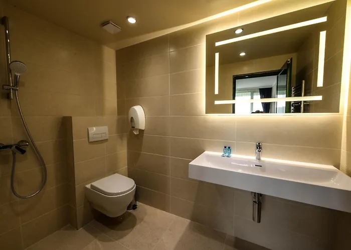 Raya Garden - Park & Winery 3*