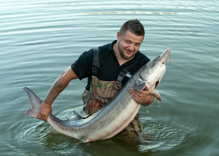 Hotel Raya Garden - Park & Winery